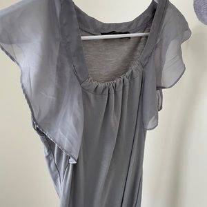 3/40 bundle! Gray tee with great sleeve detail